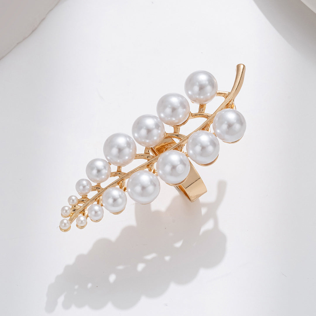 Feather Shaped Pearl High Fashion Ring